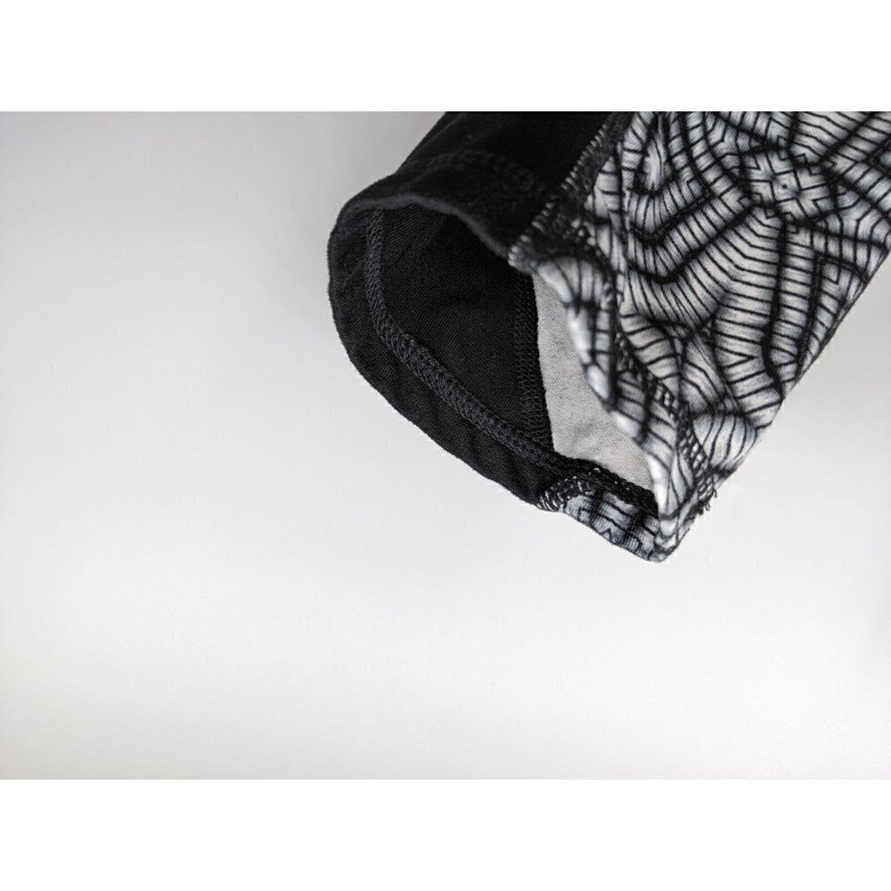 Athleta Capri Leggings Sz Small Geometric Print Chaturanga Yoga Black Gray - Picture 6 of 8